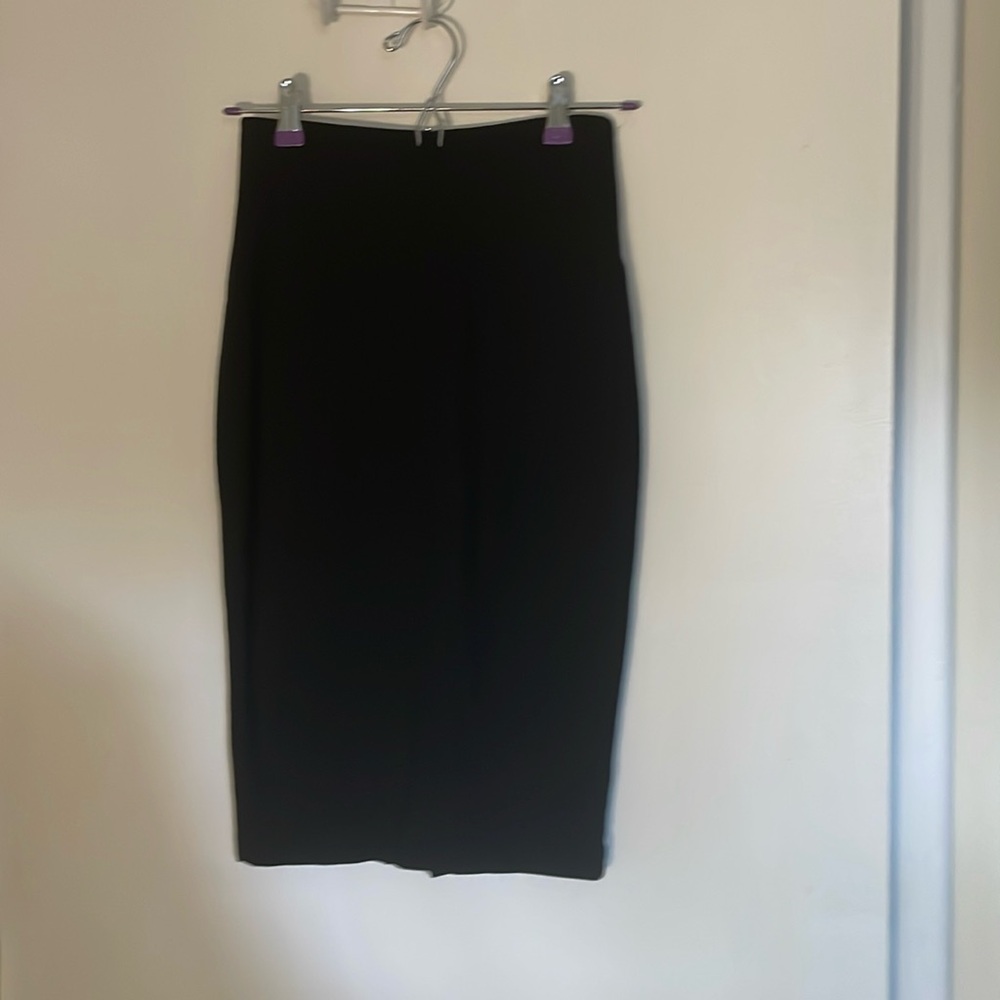 XS black elastic waist pencil skirt with gold zipper 🖤